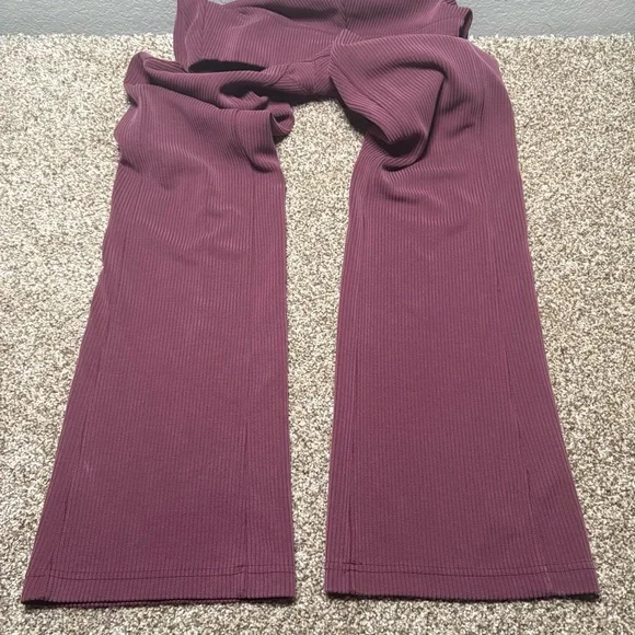 Lululemon Athletica Women’s 6 Wide Leg Maroon Leggings - Picture 8 of 11